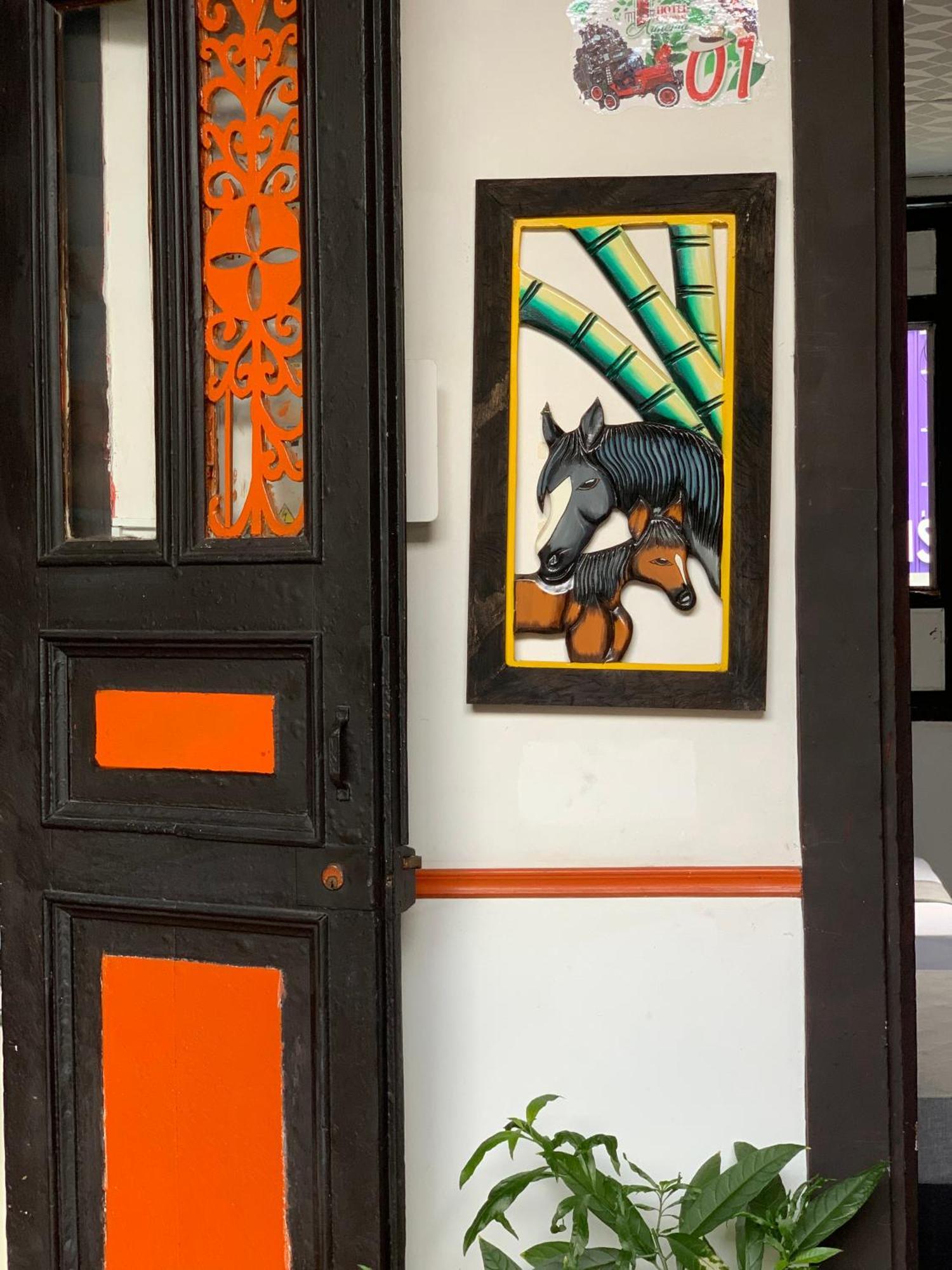 Hotel Colonial Armenia Ro Exterior photo